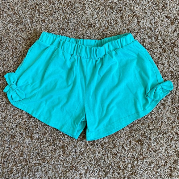 Sunshine Swing Bundle of 2 Pairs of Bow Shorts - Picture 4 of 8